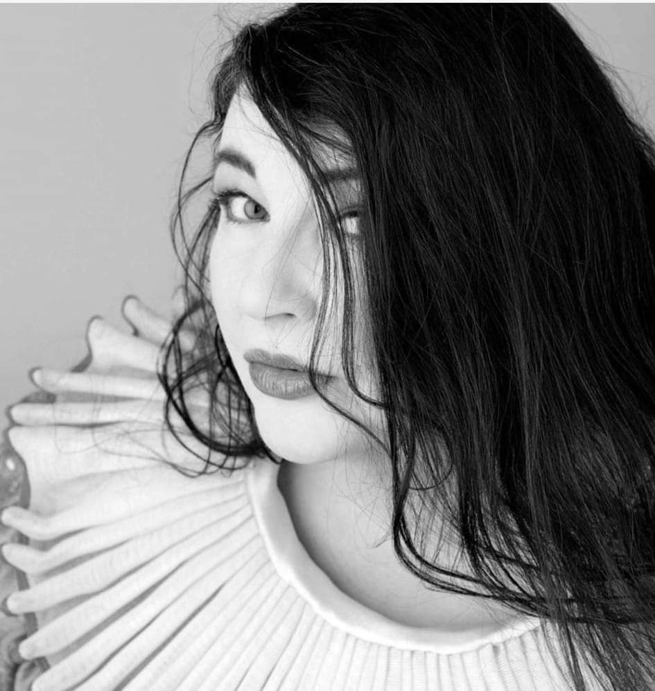 She's done it, Kate is at No.8 in the UK chart, and enjoys her EIGHTH week in the UK Top 10 (three at No.1). This means she has beaten the 7 weeks that Wuthering Heights spent in the Top 10 in her home country. Outstanding!