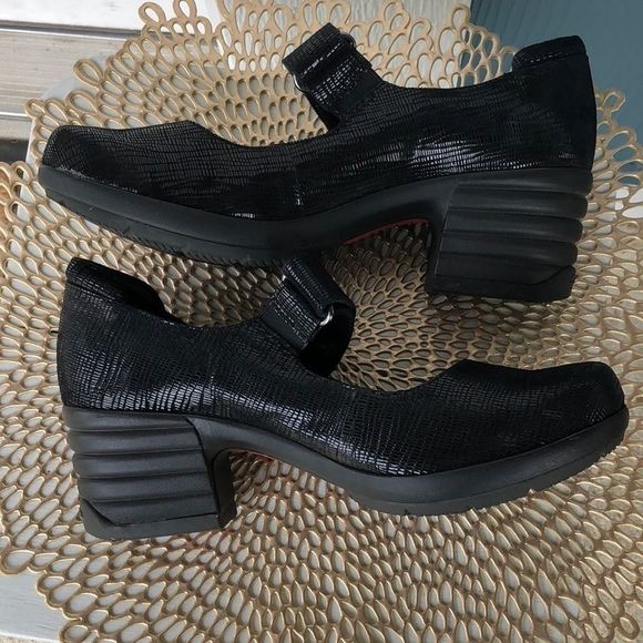 PracticalVoodo's tweet photo. So good I had to share! Check out all the items I'm loving on @Poshmarkapp #poshmark #fashion #style #shopmycloset #unbranded #logo7 #sanita: https://t.co/sunYqLCWag https://t.co/91SYPXDRVt
