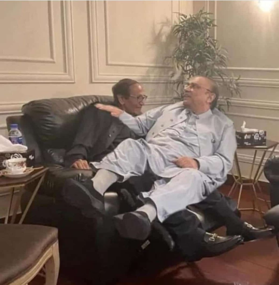 whybunny110's tweet photo. Behind the scenes story 
#CMPunjabElection
#HamzaShahbaz
#SupremeCourtofpakistan
Ch Shujaat https://t.co/1MuQliBfQ9