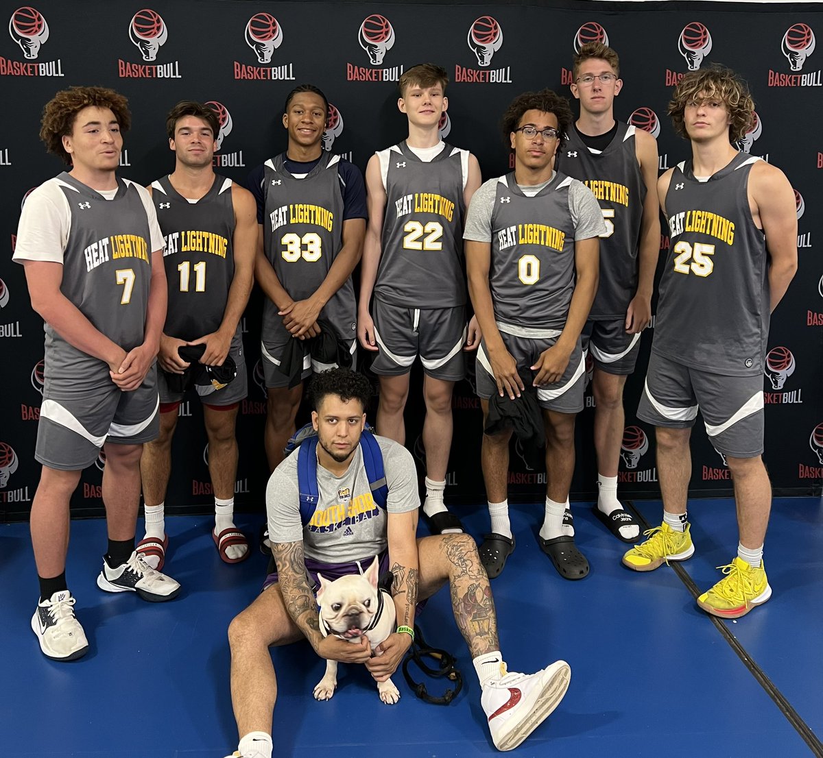 BasketBullhoops's tweet photo. Your 2022 Summer Championship 11th Grade Co-Champs are @MiddlesexMagic (Alex) and @Heat__Elite 🏆🔥 Both these teams battled all week, competing on both ends of the floor 📈⭐️🐶 #BasketBullSummerChampionship https://t.co/jnuyZ99HZ6