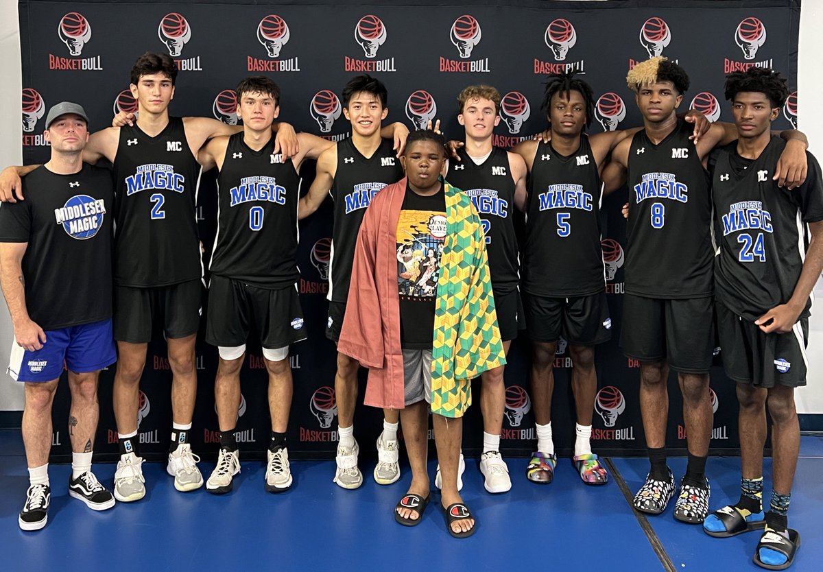 BasketBullhoops's tweet photo. Your 2022 Summer Championship 11th Grade Co-Champs are @MiddlesexMagic (Alex) and @Heat__Elite 🏆🔥 Both these teams battled all week, competing on both ends of the floor 📈⭐️🐶 #BasketBullSummerChampionship https://t.co/jnuyZ99HZ6