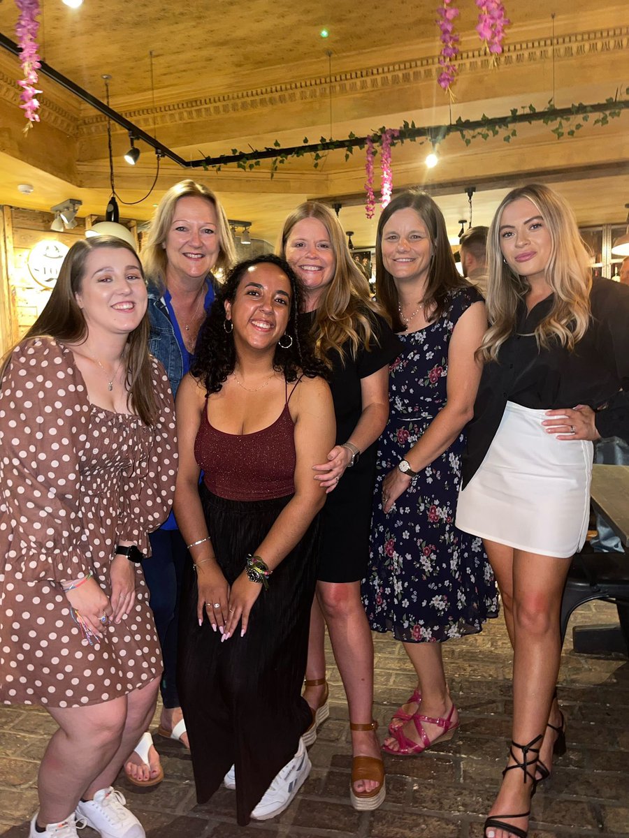 vicredhead's tweet photo. Couldn’t be prouder of this lovely lot! ☺️ Congrats Miss Mimi @teachmi_mi on a fabulous first year! 👏🏻👏🏻👏🏻 https://t.co/01nabQdZPP