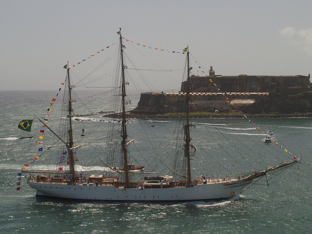PuertosPR's tweet image. La fragata NVE Cisne Branco, de Brasil, hizo su entrada al Puerto de San Juan, para unirse a otros buques escuela y veleros que participan de la Regata San Juan 500. ¡Visítalo en el Muelle 3! @prdirpuertos @fortaleza @GovPierluisi @SJCiudadCapital