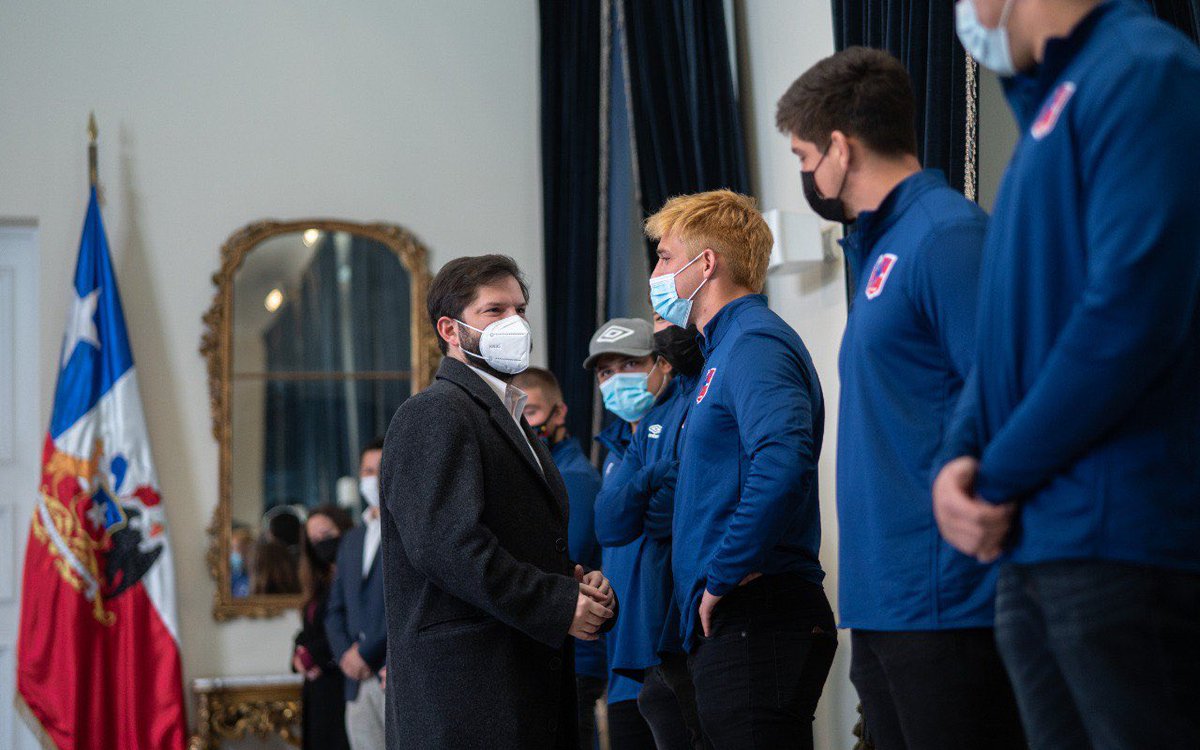 Hoy el Presidente @gabrielboric recibió a los Cóndores <a href="/chilerugby/">☆ CHILE RUGBY</a> junto a la <a href="/MindepChile/">Ministerio del Deporte</a> <a href="/AleBenado/">Alexandra Benado</a> tras su histórica clasificación al mundial. Tremendo orgullo que representen a Chile en un ámbito tan importante como el deporte. ¡Éxito en Francia 2023! 🎉🇨🇱