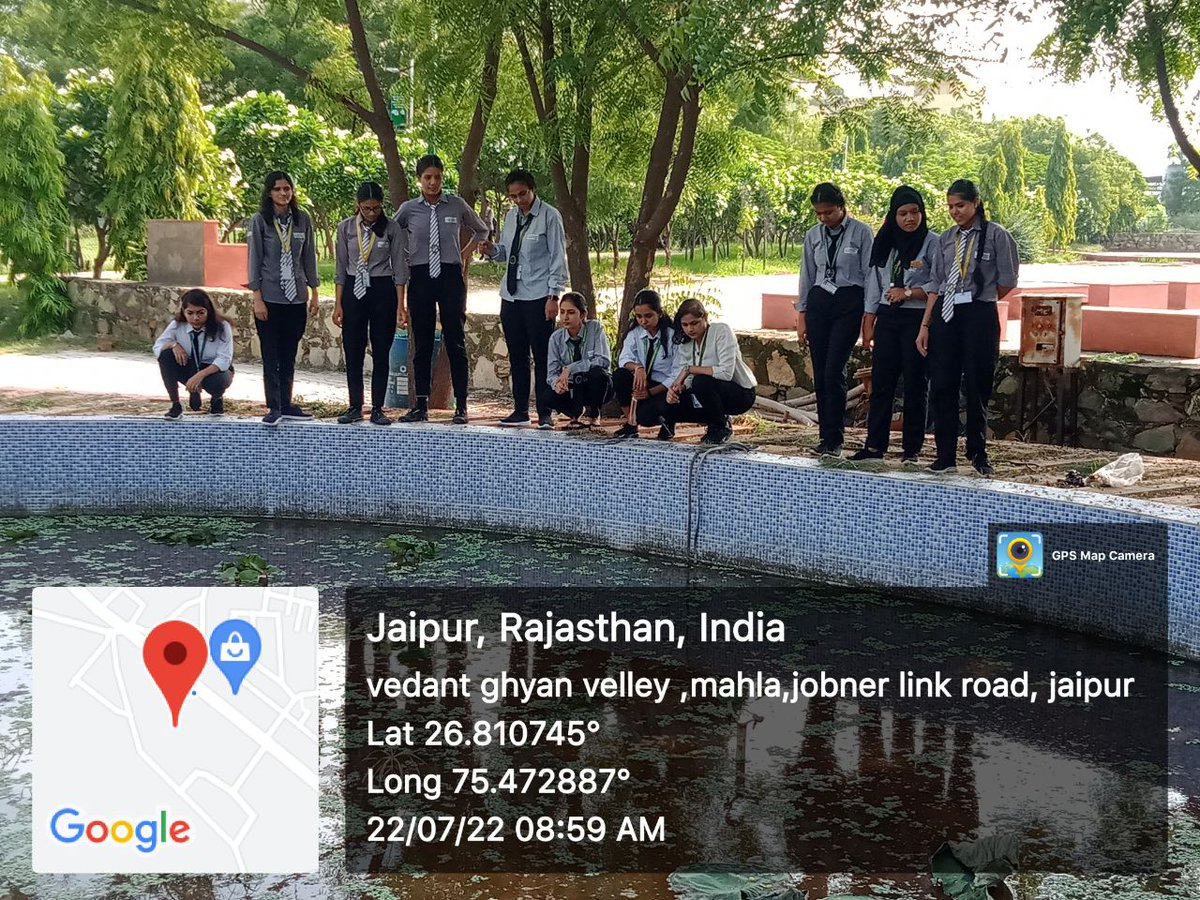 MeenaSharma2003's tweet photo. Internship day-3
Today we saw some aquatic plant ,and we come to know that plants like lotus and Lily purify water by absorbing pollutent or toxic components .
As well as they beautify water resources too. 
#MissionAmritSarovar 
#AICTE
#JVWU
#teamjvwu
#savewater https://t.co/y5XcqvRo0l
