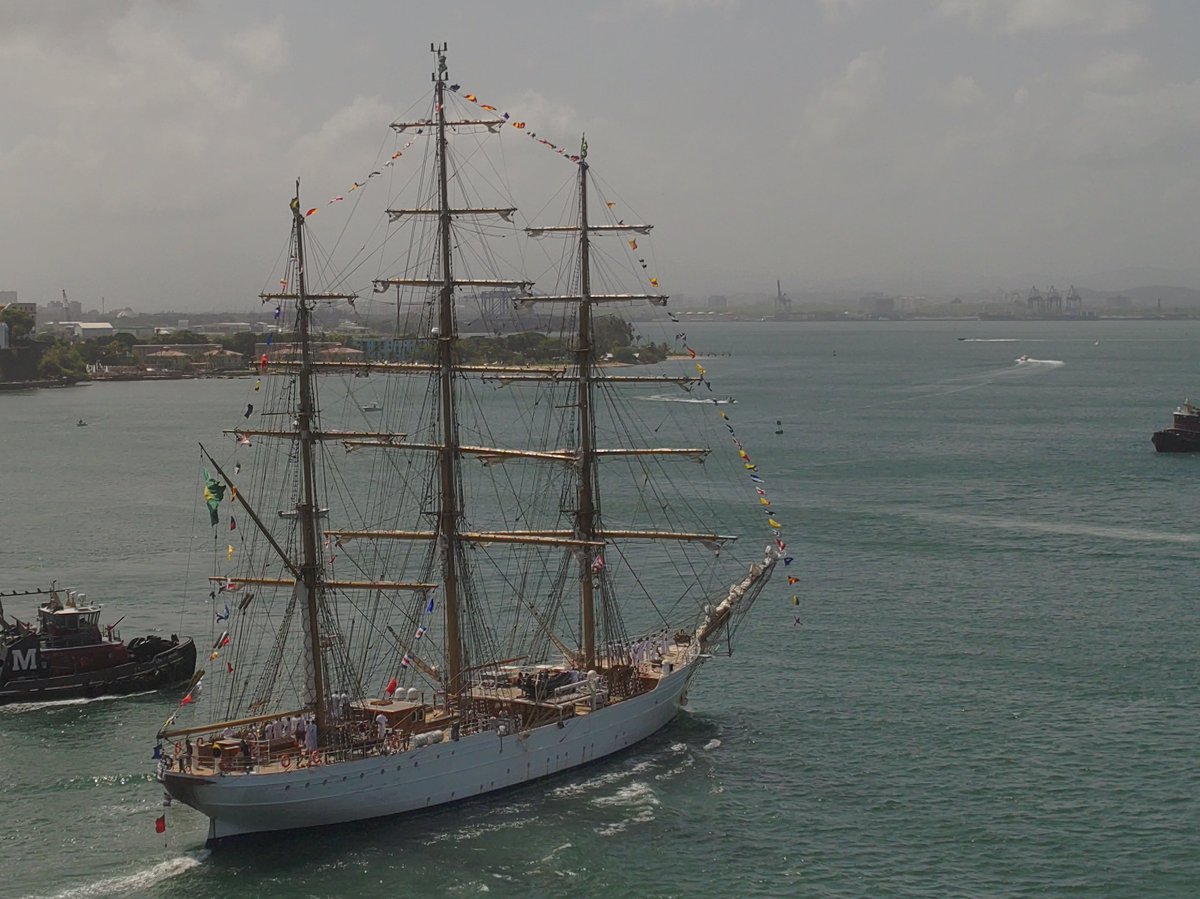 PuertosPR's tweet image. La fragata NVE Cisne Branco, de Brasil, hizo su entrada al Puerto de San Juan, para unirse a otros buques escuela y veleros que participan de la Regata San Juan 500. ¡Visítalo en el Muelle 3! @prdirpuertos @fortaleza @GovPierluisi @SJCiudadCapital