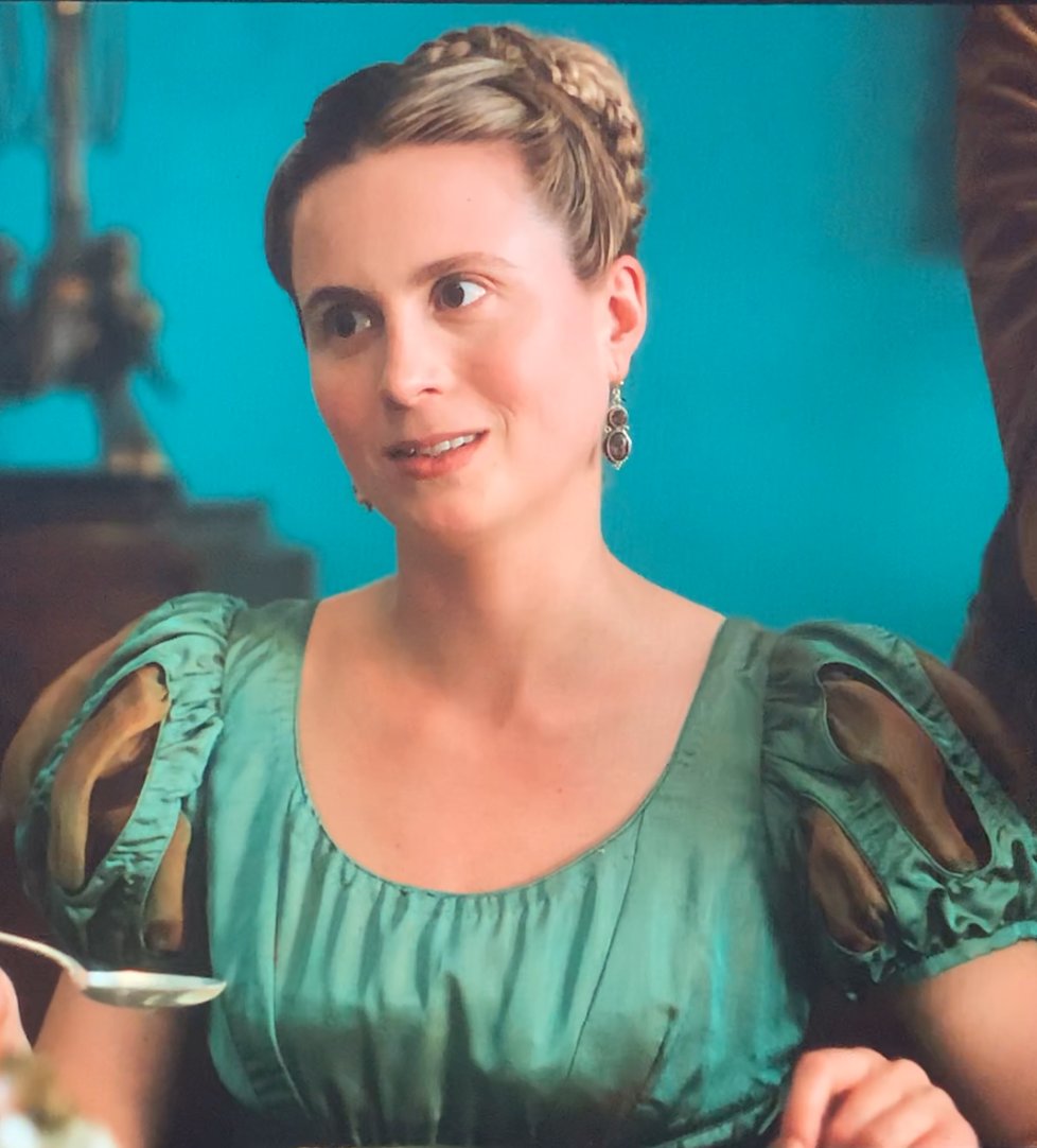 summerannelee's tweet photo. Everyone has been talking about how much they hated the new #Persuasion! Here's something I liked about it: this costume referencing the romanticism in #JaneAusten era fashion, inspired by paned sleeves of the #renaissance.

#fashionhistory #fashionhistorian #costumedesign https://t.co/51f82VwlXA