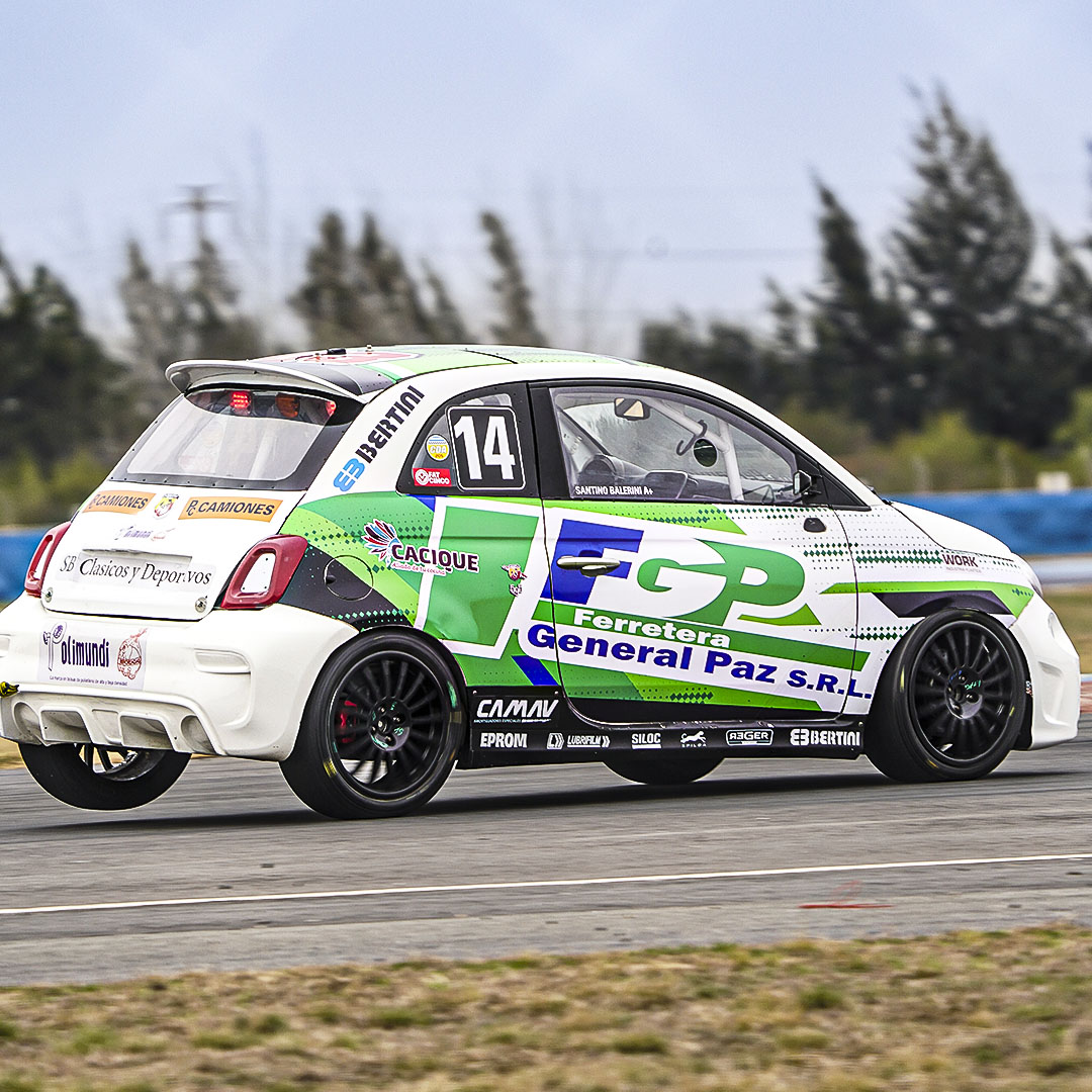 Apat_TN's tweet photo. 👉 @copaabartharg giró en el @AutodromoRos para completar la jornada de Pruebas Comunitarias

👉 Santino Balerini, Aaron Fernández, Julián Marini y el debutante Valentino Quattrocchi, bajo la supervisión del instructor Franco Coscia, completaron la jornada de trabajo https://t.co/4AtzPJ6hmd