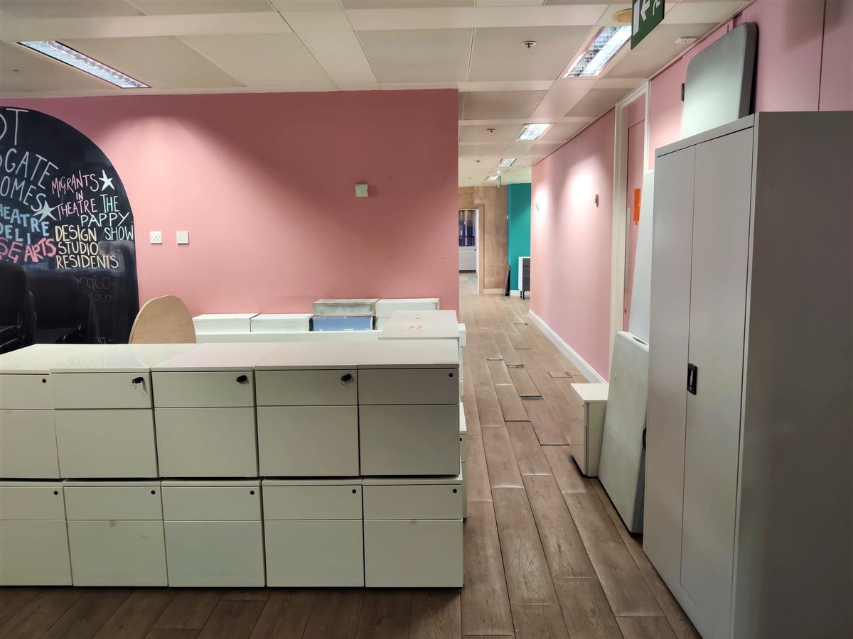 newdiorama's tweet image. Calling all flea market lovers!

It’s the end of #NDTBroadgate &amp;amp; we’ve got LOADS of furniture &amp;amp; home/office goods FREE for the taking

Fancy office chairs, cabinets, desks, paint, glassware, lamps &amp;amp; much more

First-come, first-served MON &amp;amp; TUES ONLY (10-5)

Everything must go!