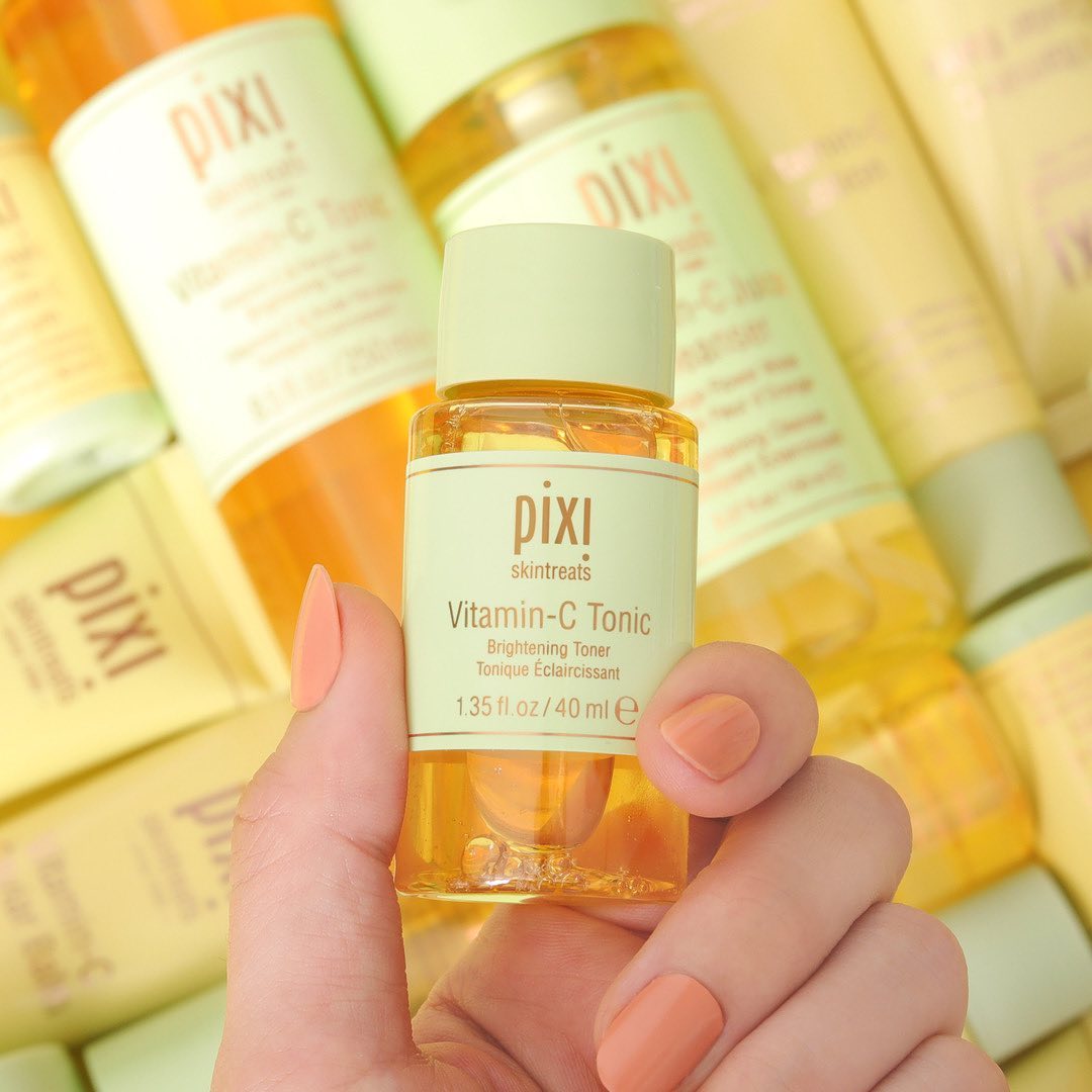 PIXIBeauty's tweet photo. Tone, brighten & protect complexion with our Antioxidant-rich Vitamin-C Tonic! π Blended with skin-boosting Vitamin-C, Probiotics and Fruit Extracts, this gently exfoliating toner will become a must-have in your #MultiToning routine! β¨
#PixiBeauty #Skintreats https://t.co/YrXfZs4UrS