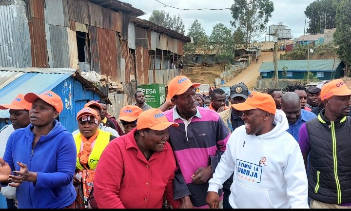 Mwalimu_Orero's tweet photo. Pleased to have interacted with citizens of sarangombe kibra constituency.. I noted your concerns na tutayashiugulikia.. #Inawezekana #teamorero #BabaThe5th https://t.co/iofYBHrwhr