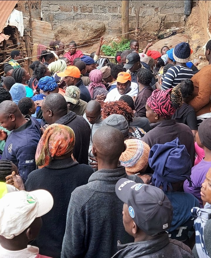 Mwalimu_Orero's tweet photo. Pleased to have interacted with citizens of sarangombe kibra constituency.. I noted your concerns na tutayashiugulikia.. #Inawezekana #teamorero #BabaThe5th https://t.co/iofYBHrwhr