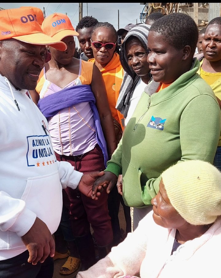 Mwalimu_Orero's tweet photo. Pleased to have interacted with citizens of sarangombe kibra constituency.. I noted your concerns na tutayashiugulikia.. #Inawezekana #teamorero #BabaThe5th https://t.co/iofYBHrwhr