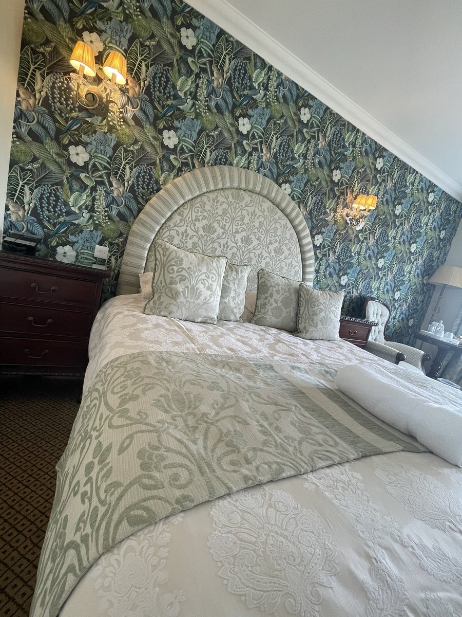 Hempstead House tweet media