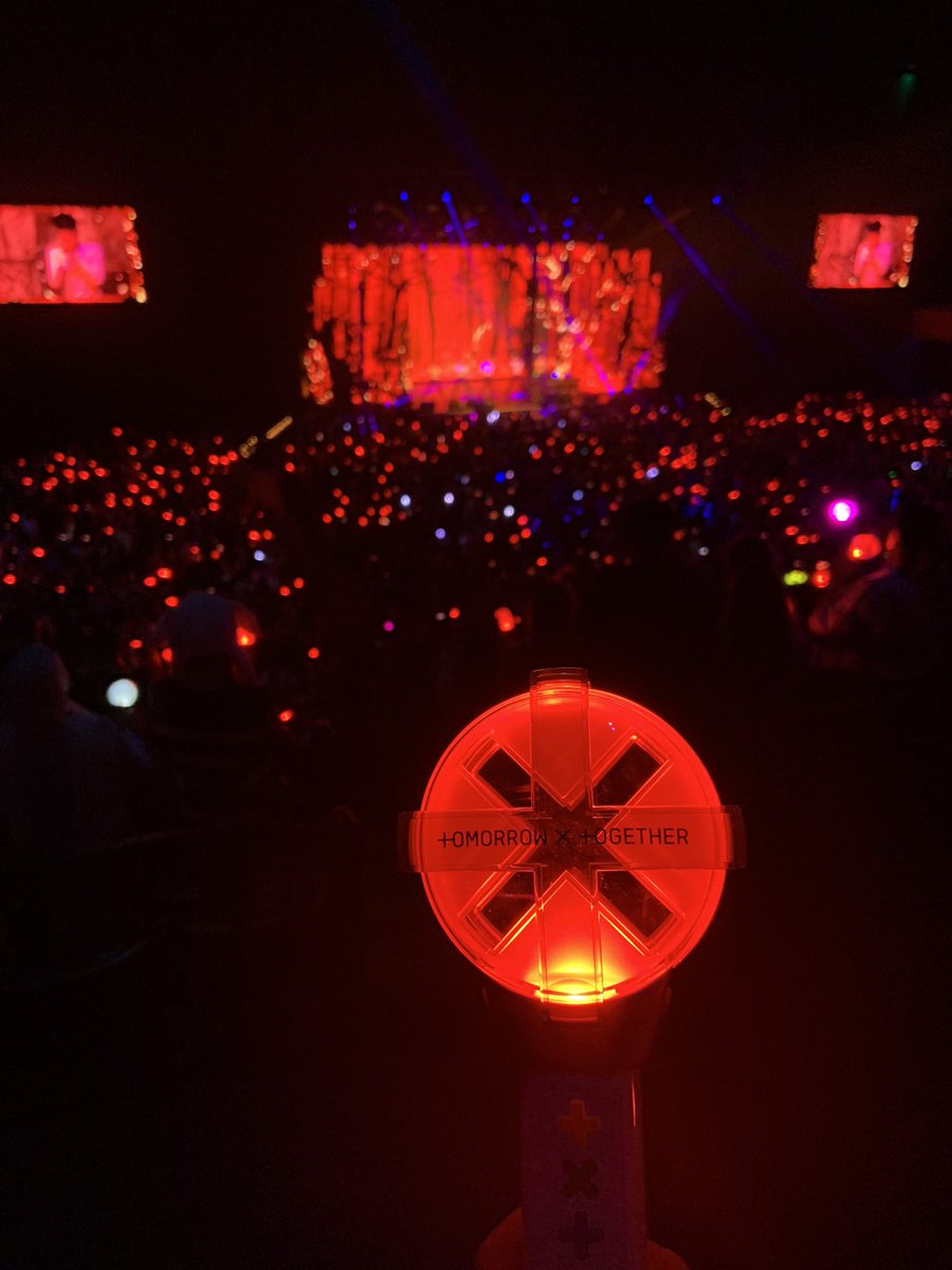 happyfionaa's tweet photo. SAW TXT LAST NIGHT AND IT WAS AMAZING 😭 #TXTinSF #TXT_in_SanFrancisco https://t.co/s4ww55A1DH