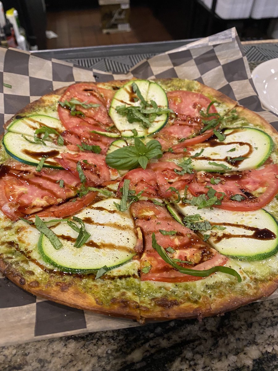 I had the most amazing pizza at Manny’s today!!
Ya need to go get one!🍅