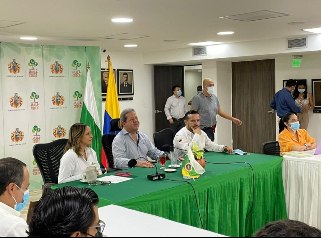AlcanosdeColom's tweet photo. El proyecto de #gasificación rural en los municipios de La Plata, Garzón y Gigante continúa avanzando.  Convenio
entre las respectivas localidades, Ecopetrol y la Gobernación del Huila permitirá beneficiar a 1.555 hogares. https://t.co/Ze59tNOKRz