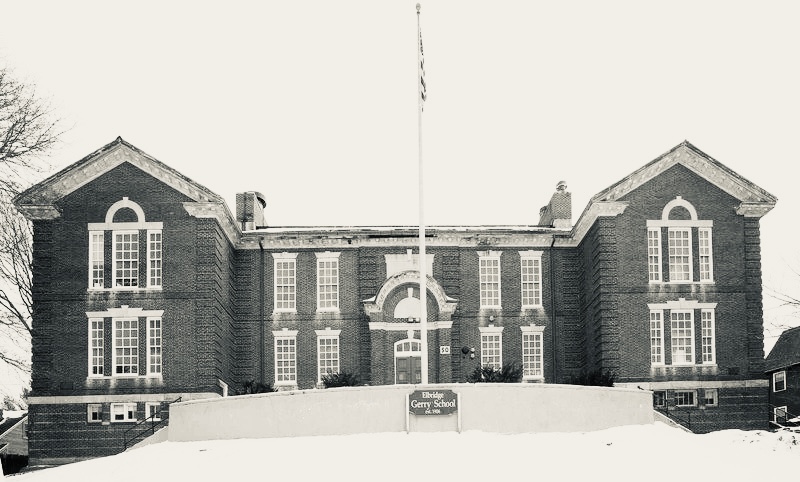 MappingMHD's tweet image. September 10, 1918 marked the first death from Spanish Flu in Marblehead. By the end the month 13 townspeople had succumbed.  23 deaths in October.
The high school was converted into a makeshift hospital. 
Actress Mary Pickford filming a movie town contracted the flu but survived