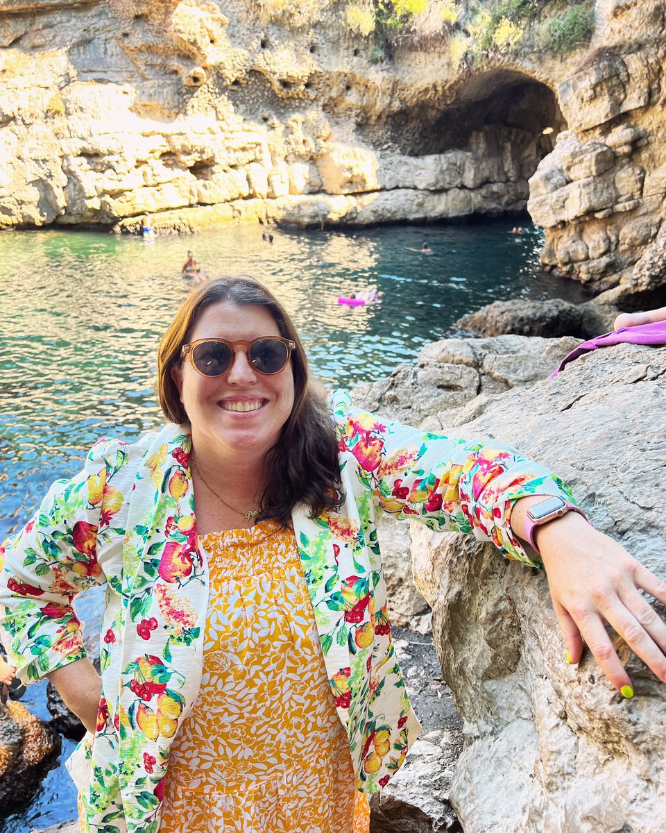 I’ll be taking meetings from a grotto in Sorrento this afternoon. #lemonblazerforthewin 🍋