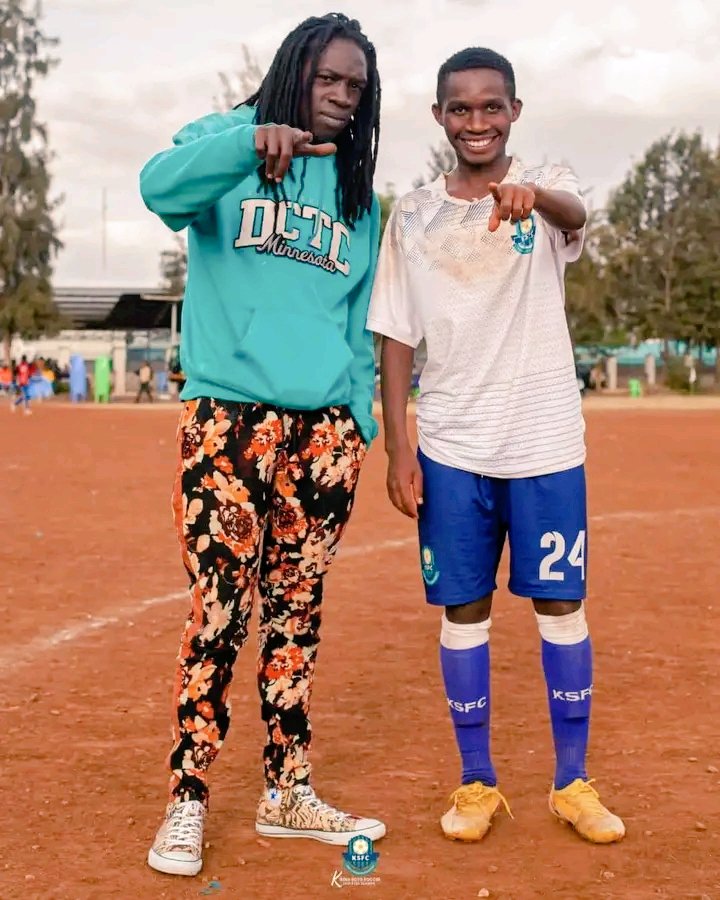 muiap06's tweet photo. #lucasmaina #virusimbaya best footballer Division one zone A best rapper in the game https://t.co/C2JZJmwkOQ