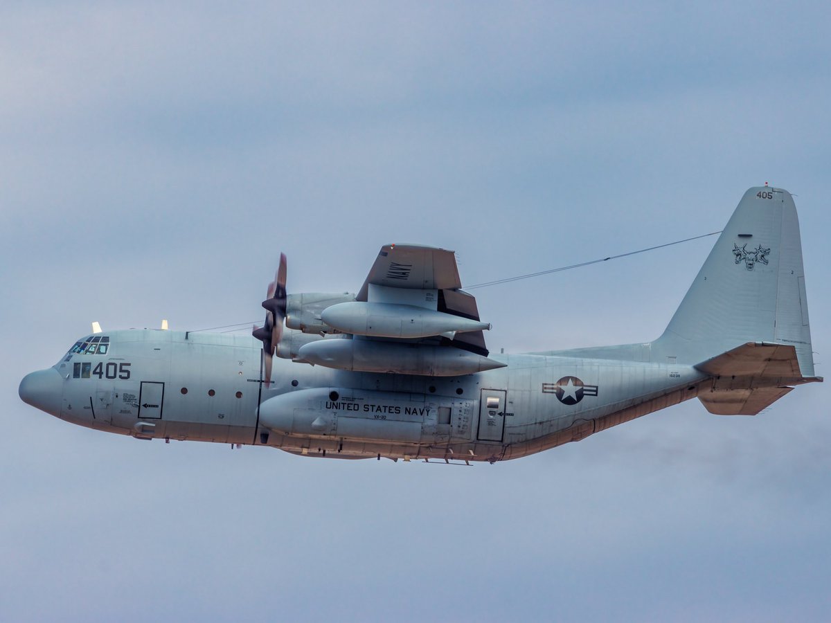 BackyardSpotter's tweet photo. VX-30 Bloodhounds off the deck of #NASJRBFortwort in their 4 Blade KC-130T
.
.
#vx30 #pointmugu #bloodhounds #Cerberus #kc130t #4fans #162311 @volgowrath @PaintingSurfer @cvvhrn @MrFindYourPlane @SR_Planespotter #milair #aviation #aviationphotography #AvGeek https://t.co/30E9PijyXK