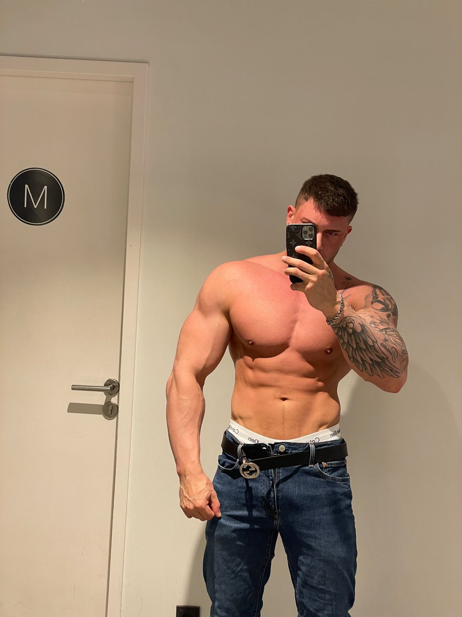 DommyDean's tweet photo. Random gym pic https://t.co/fk0qMoC4a2