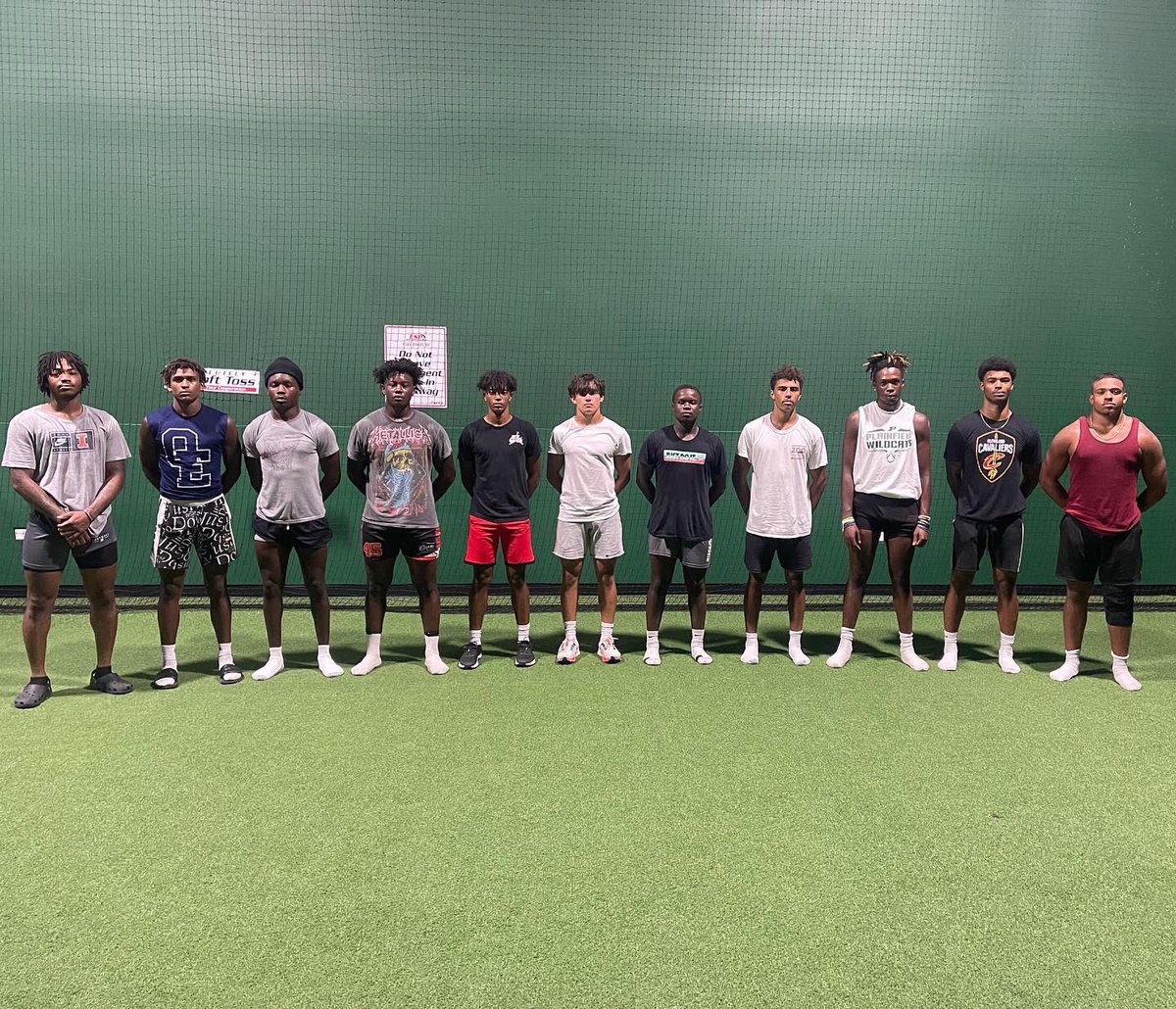mj_sbbm4keys's tweet photo. SBBM•🦍•FOA•4L @mxparrott3 @IAlexander28 @cwilliamsx23 @5kk_ronn @RHADARIOUSx2 @rpurch21 “DEDICATION•COMMITMENT•T.T.P.” #SBBM #4KTS #HungrybutHumble #LOE #FOA #TTP #Hybridathletes 🦍. https://t.co/Ubr4uRUNH0