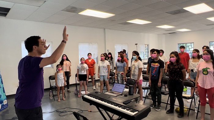 CoristasSanNico's tweet photo. Porque la vida es mejor cantando y este verano estamos “CORALIZANDO LA CIUDAD”
Jóvenes de #CoristasdeSanNicolás #HonoryOrgullo
@GobSanNicolas
@daniel_carrillo https://t.co/VjSH3tEBkX
