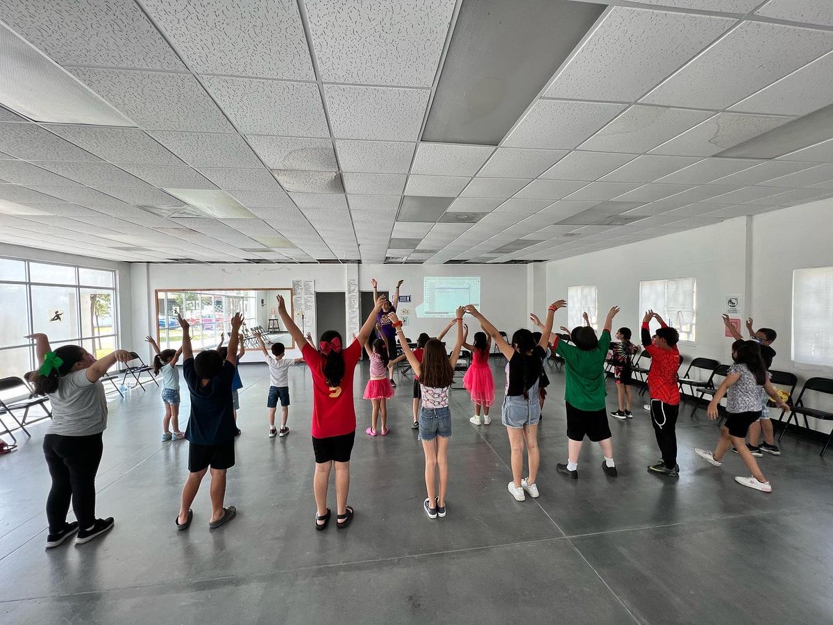 CoristasSanNico's tweet photo. Porque la vida es mejor cantando y este verano estamos “CORALIZANDO LA CIUDAD”
Niñas y niños de #CoristasdeSanNicolás #HonoryOrgullo
@GobSanNicolas
@daniel_carrillo https://t.co/pzpf4vaEue