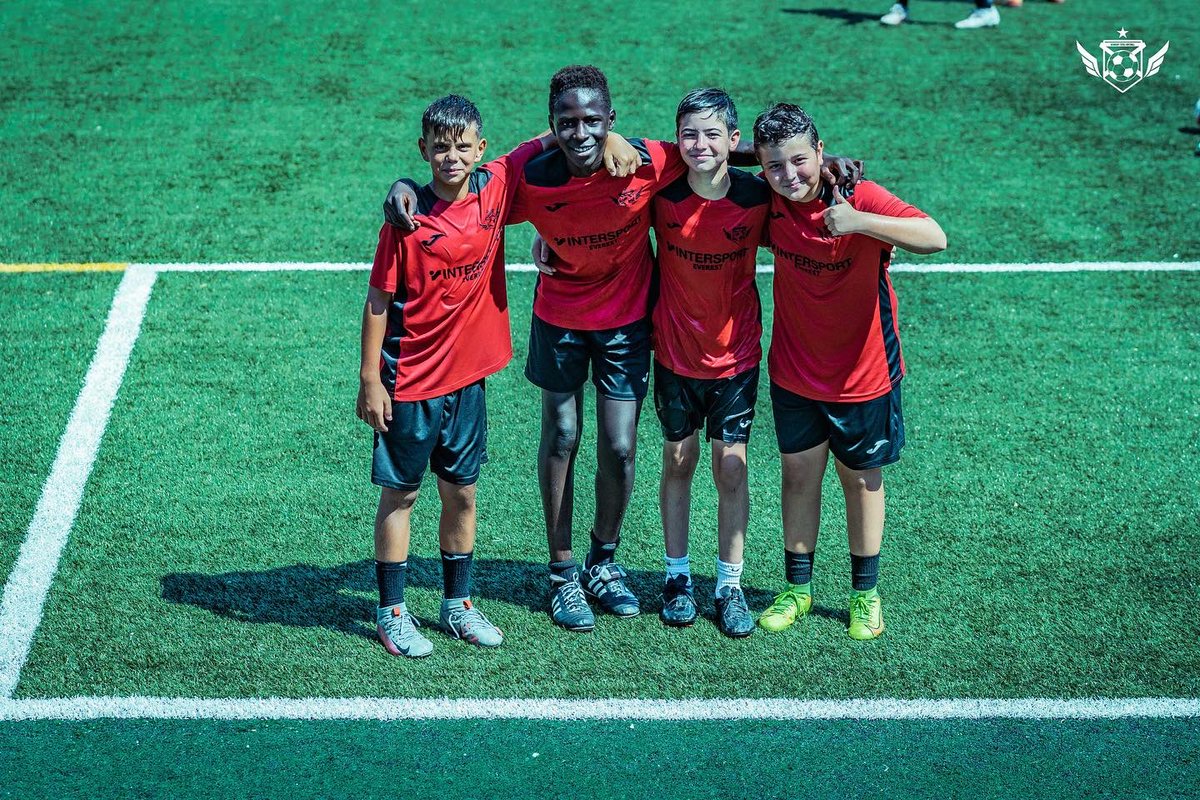 AcademyTF_'s tweet photo. 🤩🎁 Tanquem la 4️⃣ setmana amb regals i premis‼️

🔜 Preparats per l’última setmana de #CampusTotalFootball ✅
—
📸: @enricserraphoto https://t.co/6SgwpSwNa5