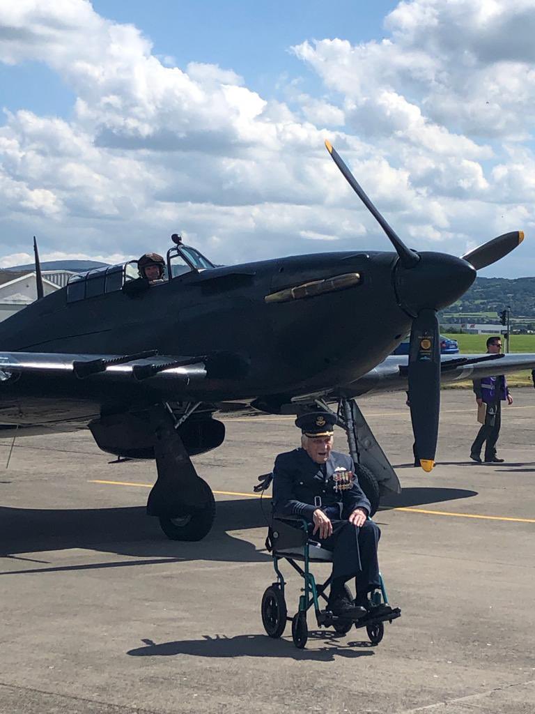 BritEmbDublin's tweet photo. It was the perfect occasion to reunite 103 year old Battle of Britain pilot, Group Captain John ‘Paddy’ Hemingway, with his former plane - the Hurricane ✈️🇬🇧

Group Captain Hemingway is the last surviving pilot from the Battle of Britain and lives here in Dublin 🇮🇪 https://t.co/fVukfefn8Y