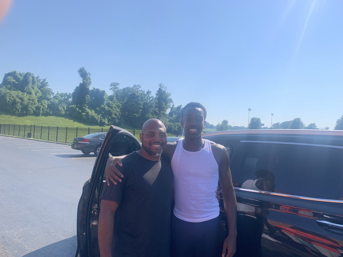 Coach “Dub” Wagner (@thecoachkdub) on Twitter photo My guy <a href="/_brianbrown2/">Brian Brown</a> pulled up on me. Can’t wait to pull up to Southern Illinois to see him tear college defenses up! Several players have found their way back over the last week. There’s nothing better than having alumni around the guys sharing their stories.
#DifferentBreed My guy <a href="/_brianbrown2/">Brian Brown</a> pulled up on me. Can’t wait to pull up to Southern Illinois to see him tear college defenses up! Several players have found their way back over the last week. There’s nothing better than having alumni around the guys sharing their stories.
#DifferentBreed