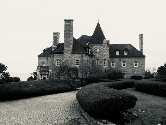 MappingMHD's tweet image. Ever wonder who built Carcassonne Castle on Marblehead Neck, or how they made their fortune?
Carcassonne was completed in 1935 for Aroline Gove, who worked alongside her mother, Lydia Pinkham.  Pinkham was the inventor a popular herbal (and alcoholic) tonic for "women's problems"