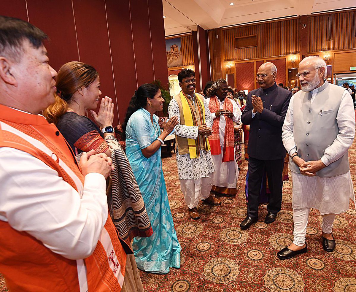 AdityaRajKaul's tweet photo. Prime Minister @narendramodi today hosted a farewell dinner for President Ramnath Kovind. This dinner was unique as many Padma awardees and tribal leaders were present. No Lutyens Delhi crowd. Representation from across India. 🇮🇳 https://t.co/Uava0fbVbl
