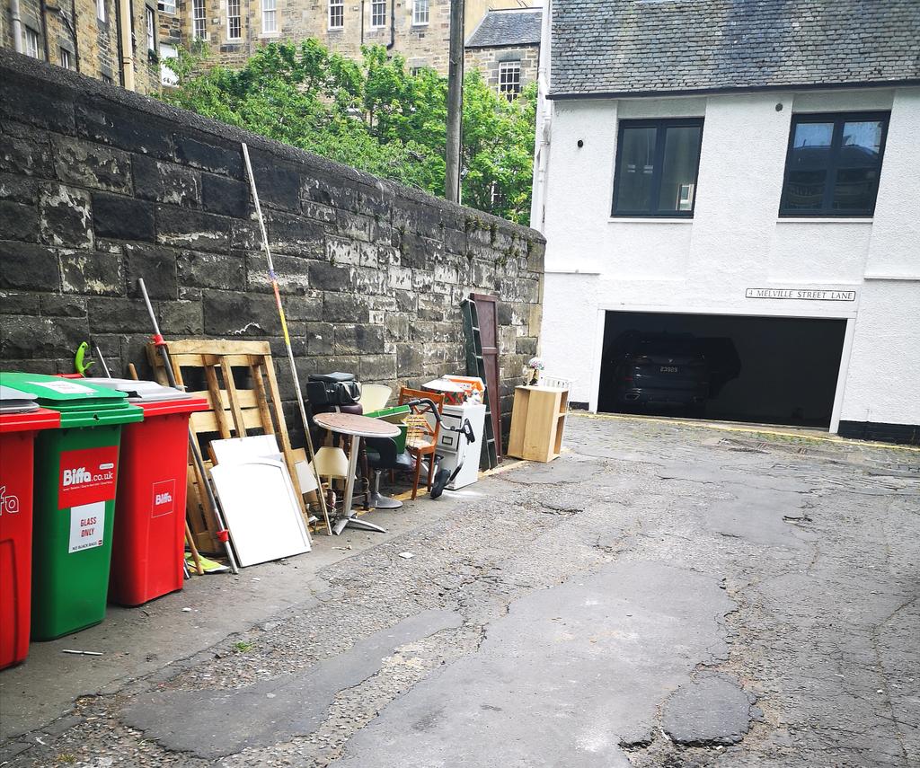 DarrenBellreads's tweet photo. Chancers using Melville Street Lane bins as fly tip..rentals dump here often.. Please help @edinhelp @thecockburn @EdinburghLive_ @PLACEEdinburgh @edinburghpaper @streetscape33 #edinburgh #chancers #notadump https://t.co/m4KM4rWstc