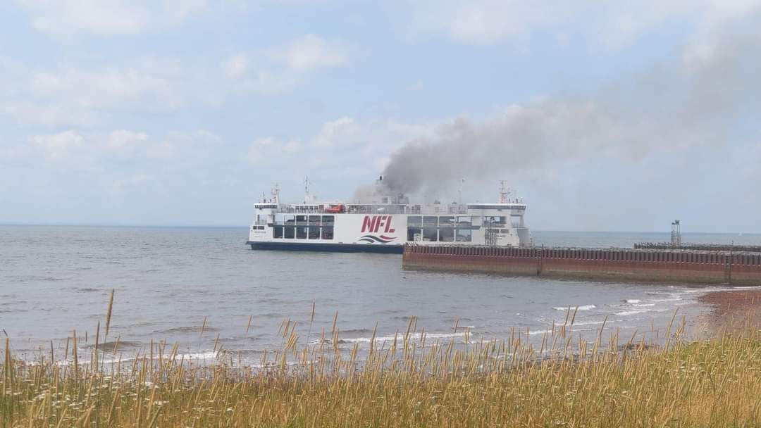 chcotv's tweet photo. A #fire broke out on the MV Holiday Island #Ferry that was crossing from Woods Harbour, #PEI to Caribou, Nova Scotia on Friday around 12pm:
https://t.co/1CM7PByhmC #PEIFerry https://t.co/ffthjPLMw5
