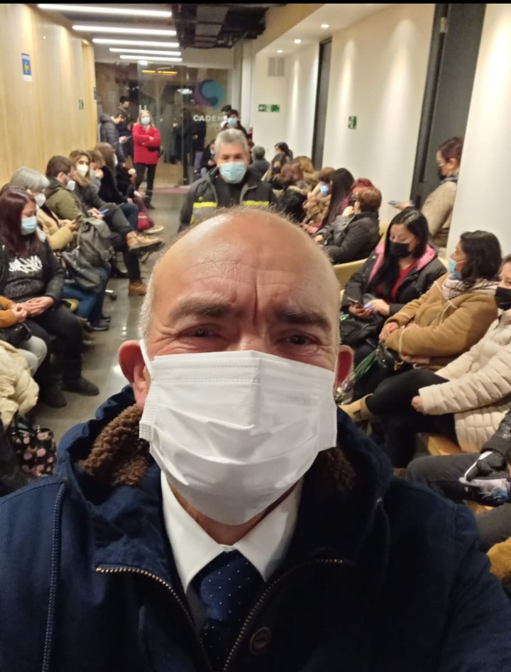 PiensaPrensa's tweet photo. ASÍ QUE EL PÚBLICO DEL PROGAMA #100Indecisos son contratados por una giftcar de Cencosud de 20 mil pesos, más un café y galletas por la consultora CADEM.
Aquí parte del público en las oficinas de @Cadem_cl https://t.co/uYGRuYAxQm