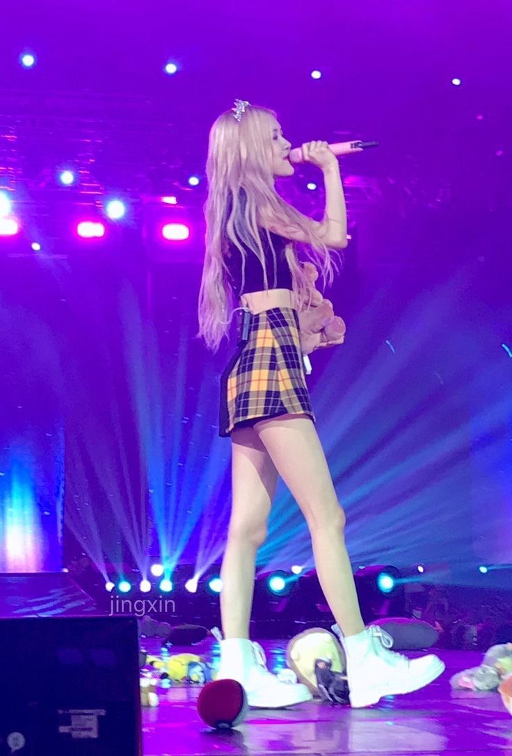 bmiblogger's tweet photo. her waist … crying https://t.co/aFELRpCT8Y