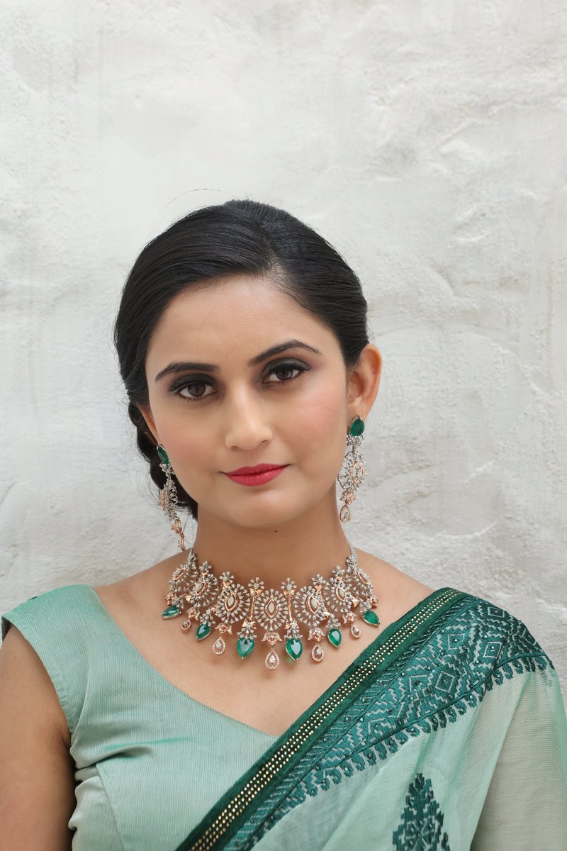 navkkarjeweller's tweet photo. Crafted with precious diamonds and gold, this stunning necklace is sure to slide its way into your wish-list of top designs. 

For more Information Visit Our website or store at SCO 19, Sector 34, Chandigarh

#navkkarjewellers #blencci #stylewithmuskanjain #necklace #vibrantshe https://t.co/wIWx6TA2u0