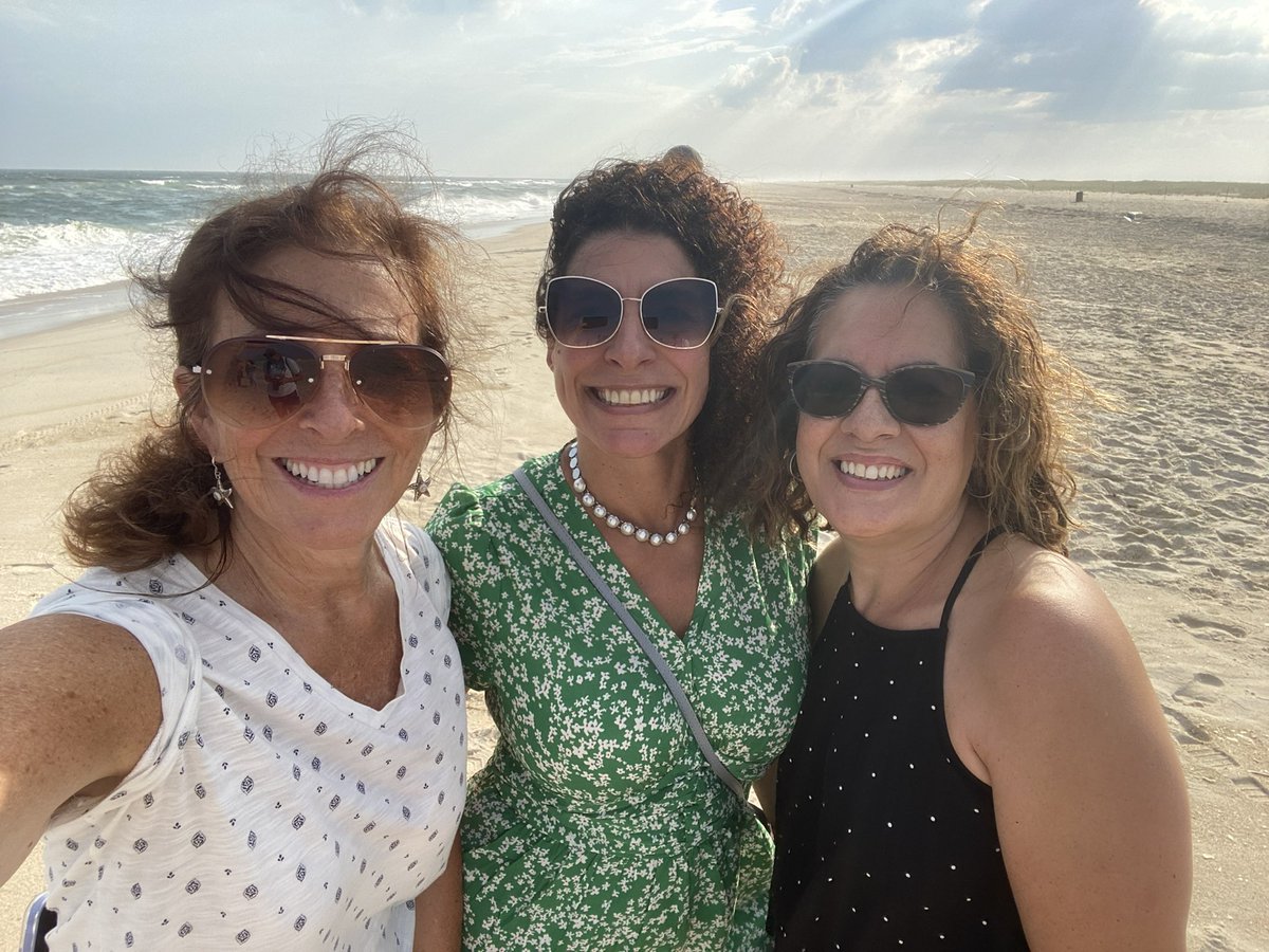 citizensenviro's tweet photo. Perfect evening for a sea turtle release! Thank you @amseasorg for all the work you do to protect marine life. Swim Turtle Swim! #Loggerhead #KempRidleys #turtleRehab #JonesBeach #TurtleParty https://t.co/HY0G4eVp1d
