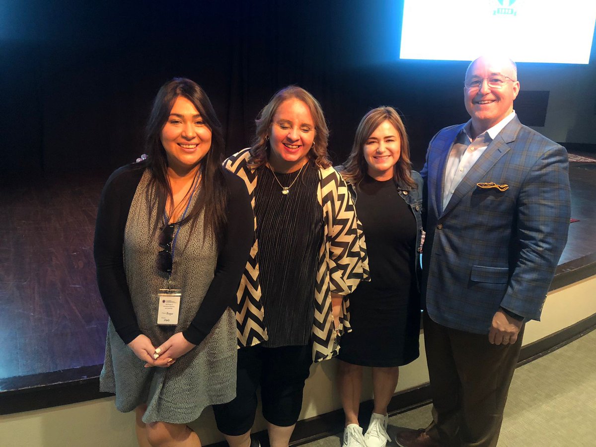 acsilat's tweet photo. Líderes educativos latinoamericanos presentes en el Forum on International Education and Leadership 2022 comparten con el presidente de ACSI, Dr. Larry Taylor. https://t.co/87LJ36536O