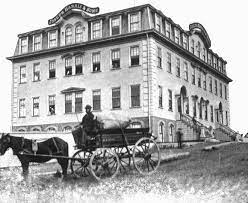 MappingMHD's tweet image. In 1882 there were 67 shoe factories in Marblehead.
But where did they go?
Marblehead suffered two great fires. The first was in 1877 and the second on Christmas Day 1888, decimating the business district.
Wind off the water kept the flames away from the town's Historic District.