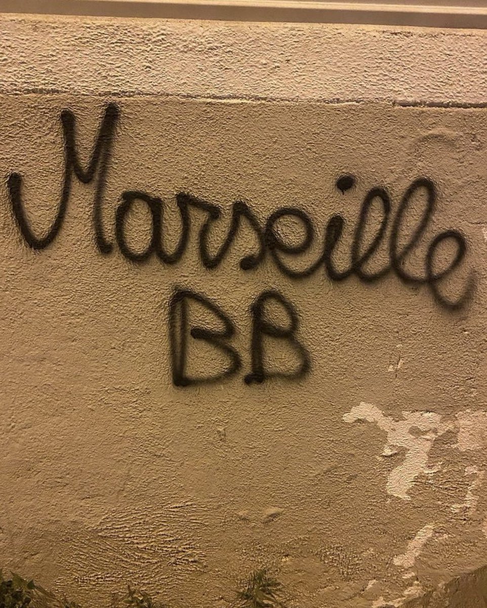 Place aux vacances☀️
Je rentre dans mon sud
Merci à l’équipe de @VirginRadiofr qui à tout donné cette saison pour vous faire une belle radio.
On remet ça à la rentrée avec la team.
Ce coeur "💘" vous est destiné. 
Merci pour votre fidélité 🙏🏻