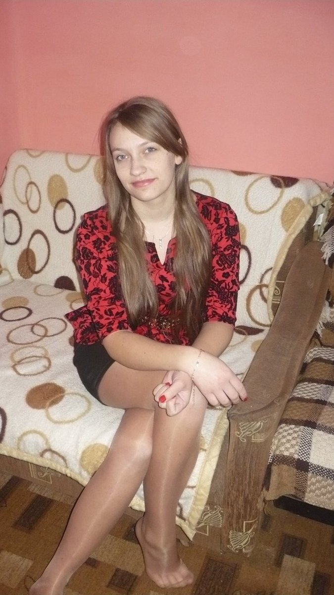 Amateur Pantyhose On Twitter Sitting On The Couch With Her Legs Crossed In Shiny Pantyhose 