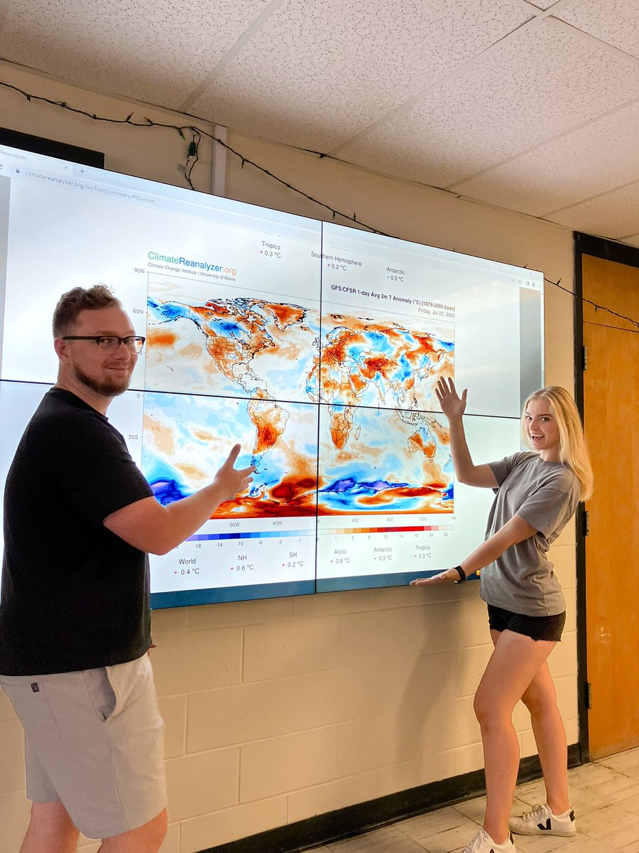 alfonsovideo's tweet photo. Can you find anyone enjoying this heatwave? Well I did…@UMassLowell meteorology students in UML Weather Lab love monitoring &amp; learning about X-treme weather conditions. #Heatwave #UML #UMassLowell #Lowell https://t.co/8eywRuFpTk