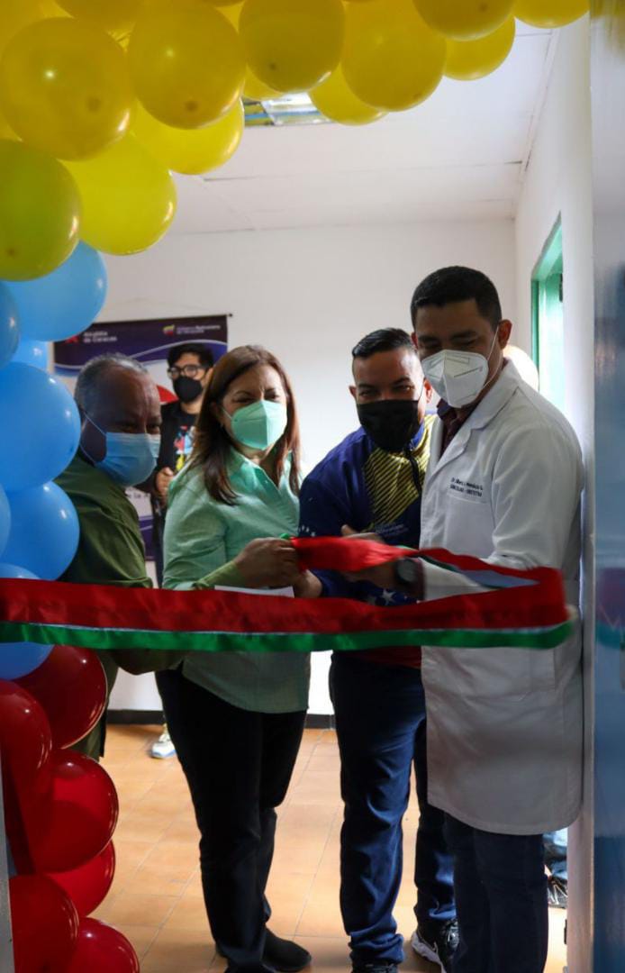 FastacVe's tweet photo. Abrimos una Puerta para la salud de la Fuerza Trabajadora de @Supra_Ccs. Un espacio para dignificar el esfuerzo diario del trabajador
¡Viva la Patria Grande!
@NicolasMaduro
@gestionperfecta
@AlcaldiaDCcs
#caracasfeliz #fastac https://t.co/82mXcyjNIK