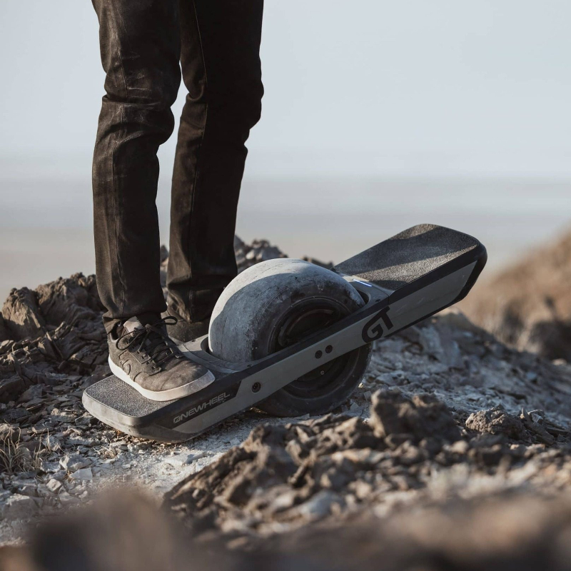 SmartWheelCA's tweet photo. The all new Onewheel GT promises more power, more range and more control. Custom treaded rubber tires take carve-ability to the next level. With world-class 21700 batteries you can to travel up to 52 km on a single charge. https://t.co/RdrQgrmUtY
#SmartWheel #canada #onewheel https://t.co/EsF48DitxR