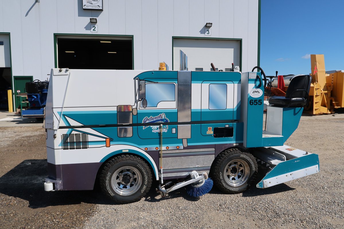 Shoutout to <a href="/LacLaBicheCo/">Lac La Biche County</a> for this awesome wrap on their #Zamboni