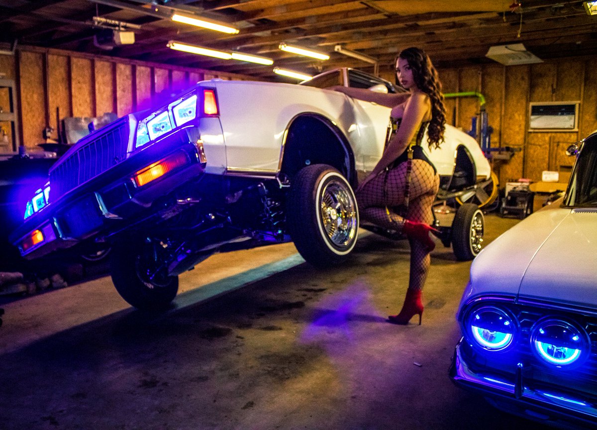 PapiPortaits's tweet photo. With my Summertime baddies.
#Dontgetshot
#Chicago
#Chicagolowriderculture
#Chicagolowrider https://t.co/nFRbwPwxJ6