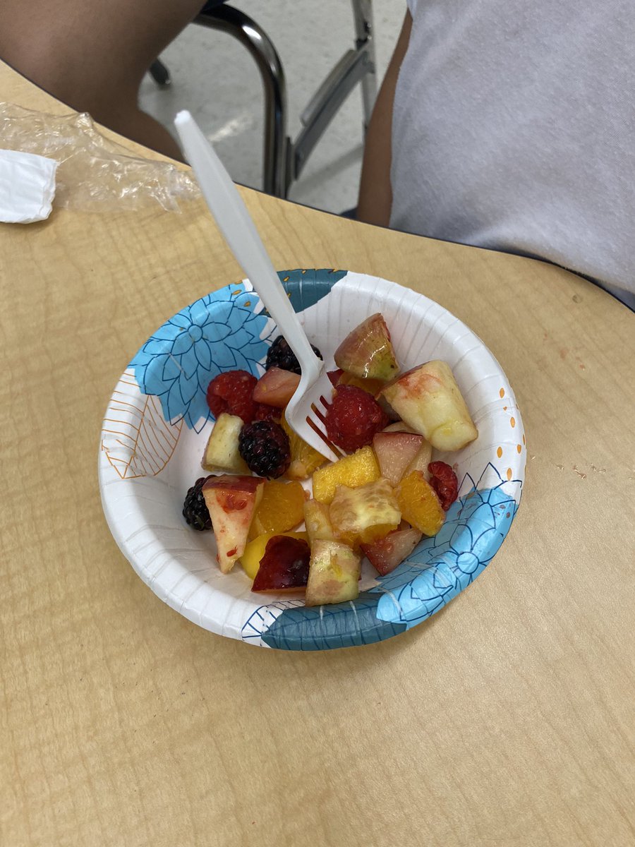 For Fun Friday we learned about caterpillar body parts and made our own caterpillar hats! We also got to make a Hungry Caterpillar fruit salad! 😋🤩